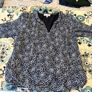 Blousology Navy & Light Blue Floral V-Neck Blouse